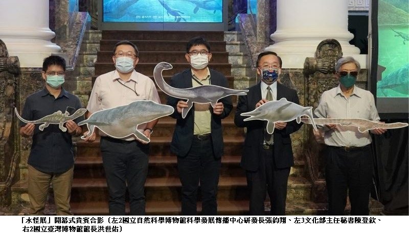 可能是 5 個人和文字的圖像