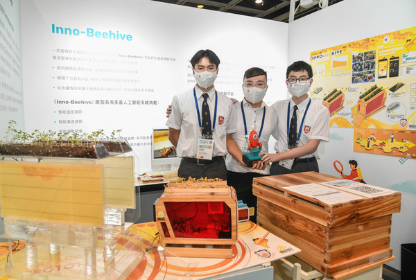 初中組金獎得主 - 保良局李城璧中學 (Inno-Beehive) 初中組金獎得主 - 保良局李城璧中學 (Inno-Beehive)