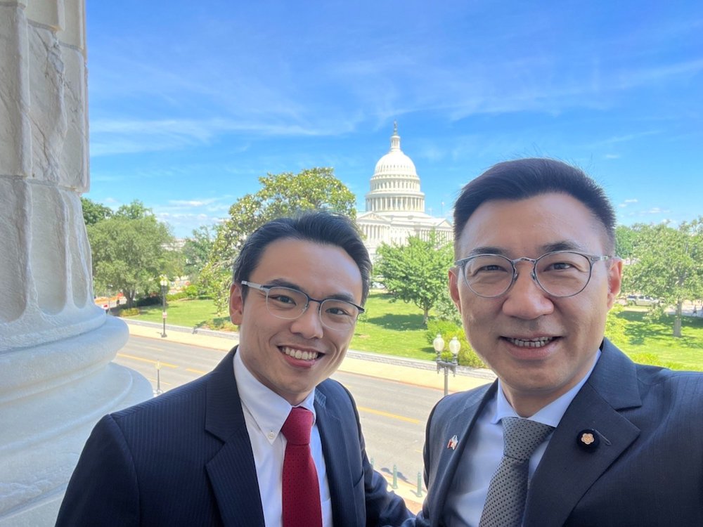 江啟臣率藍委拜會美國議員 洪孟楷強調藉可參考美國國會研究運作 18 國民黨立委江啟臣率團訪美,與立委洪孟楷合影。