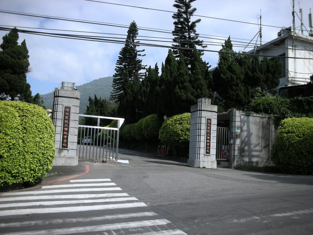 圖片說明:位於陽明山國家公園的惇敘商工。(圖/網路截圖)