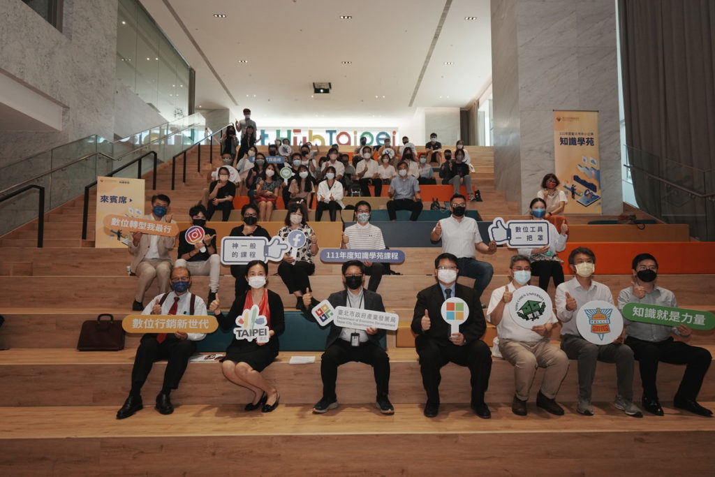 與會貴賓與參與計畫大學學員大合影