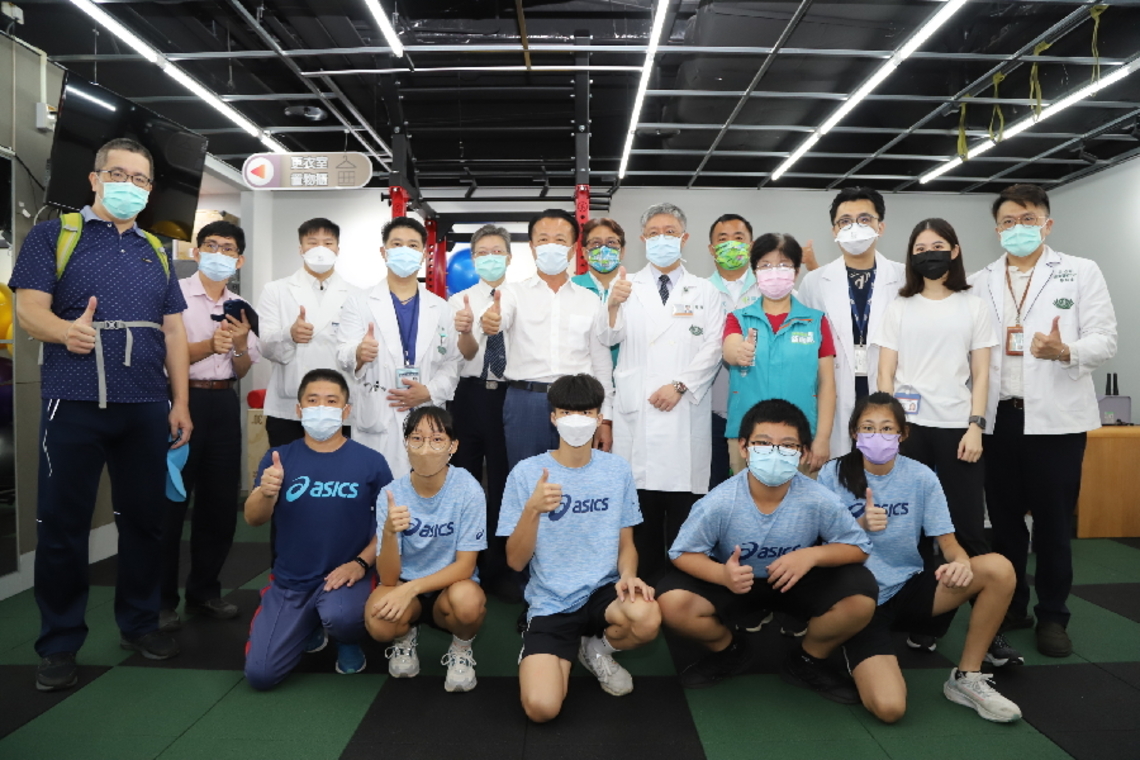 嘉義縣長翁章梁前往大林慈濟高功能運動醫學中心
