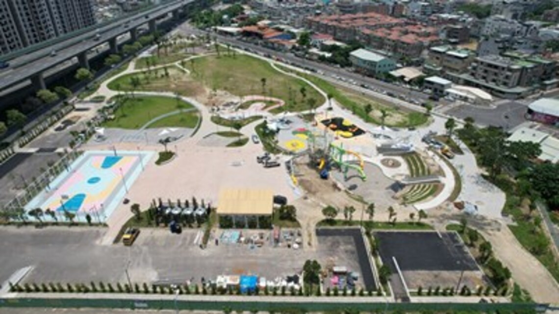 有全國戶外最高溜滑梯！ 中市太平馬卡龍公園將完工