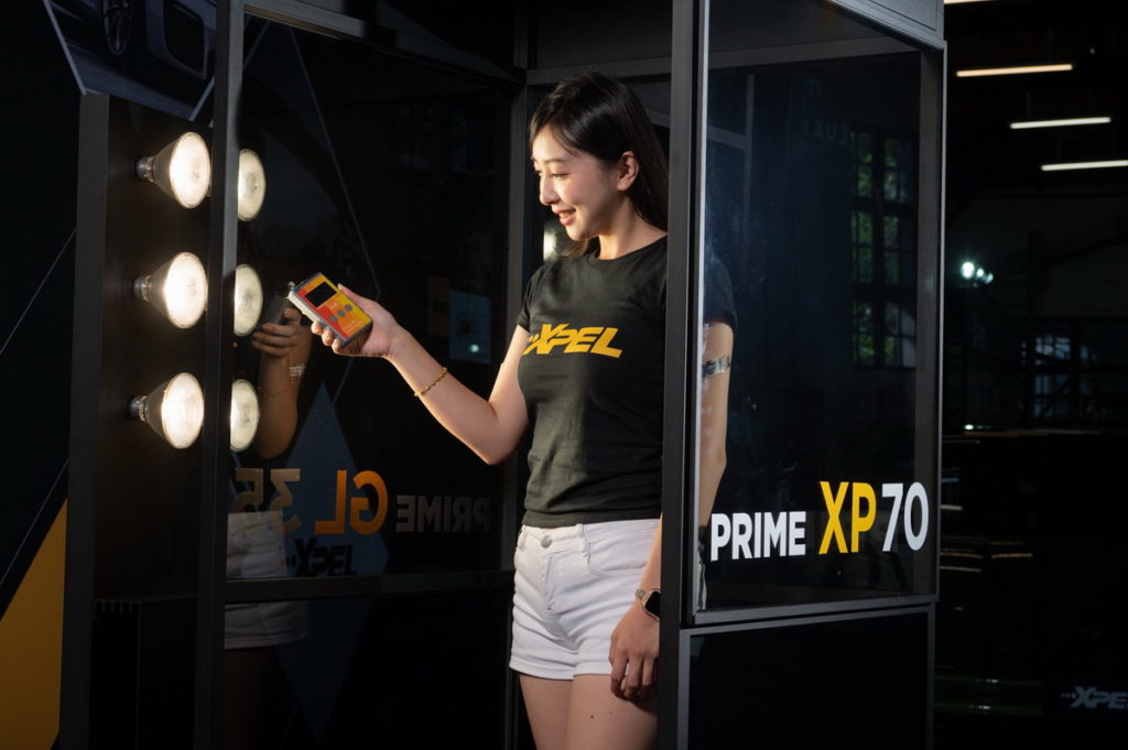 XPEL 全新PRIME XP 汽車隔熱紙,應用最新多層貴金屬科技,大幅提高隔熱效果,是市面上反射熱能最佳的產品之一。