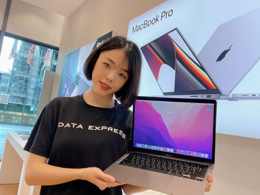 凡德誼會員單筆消費滿3,000元，即有機會以1元抽中 MacBook、iPhone、iPad、Apple W