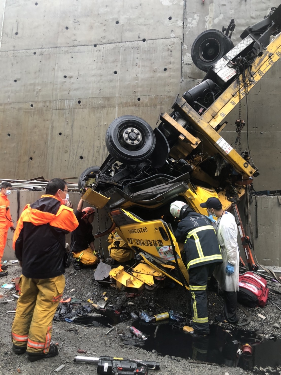 屏東台9線車禍 警消8車13人前往救援