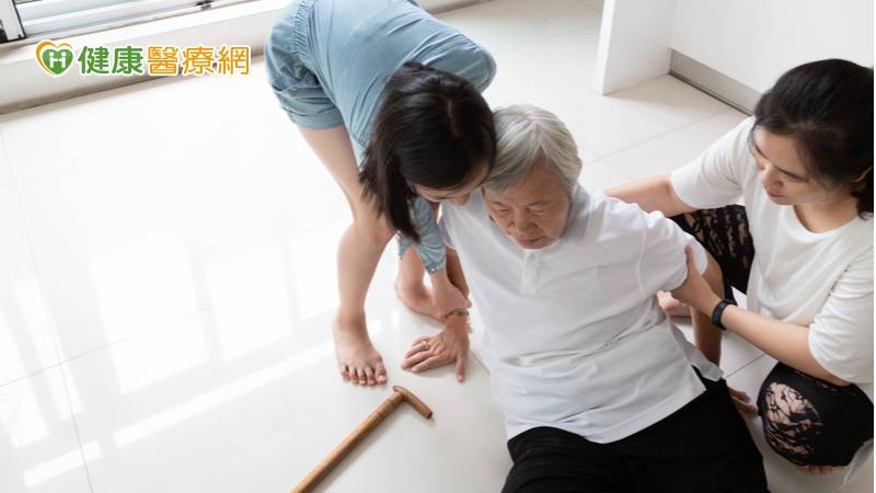 七旬婦不慎慘跌 頸椎損傷險癱瘓