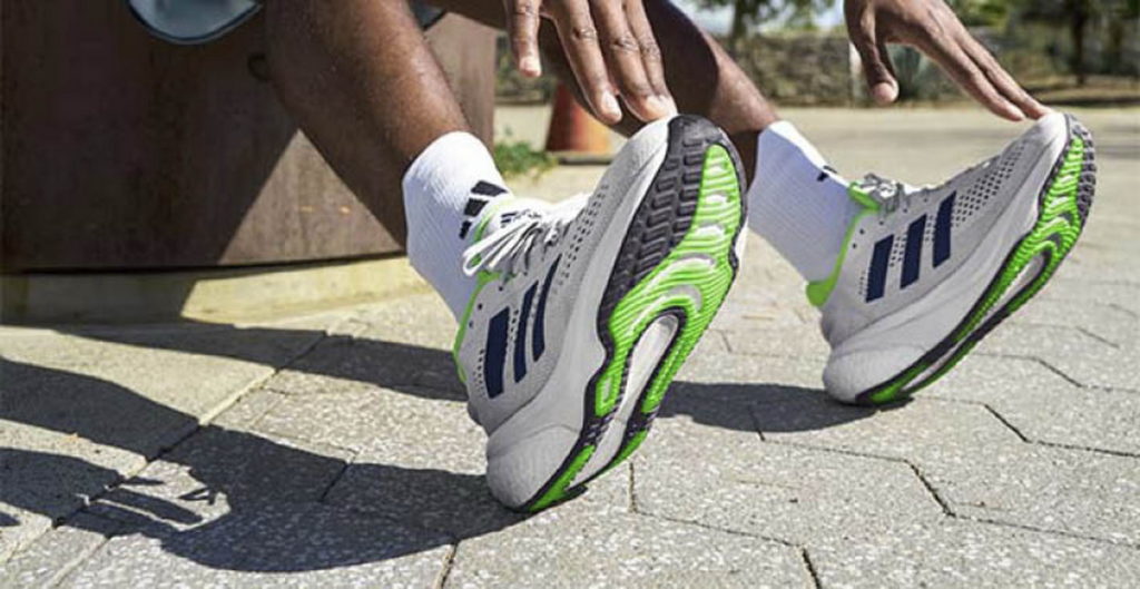 新推出的 adidas Supernova 跑鞋比上一代更輕盈、更舒適,支撐性也再升級,讓跑者享受在自己的舒適圈自由奔馳的快感。