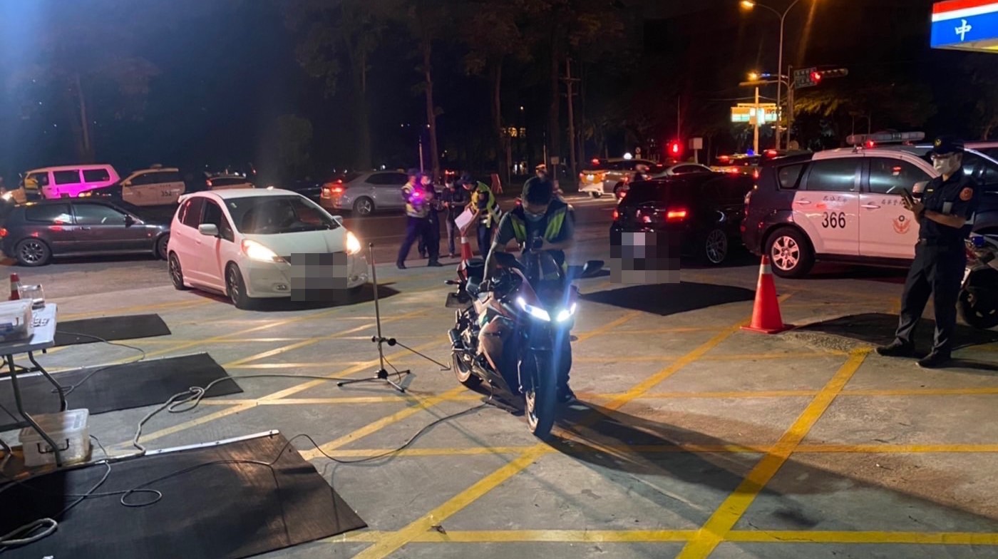 ▲中市警、環保局與監理所共同執行噪音改裝車「聯合稽查」 (圖/台中市警察局 提供)