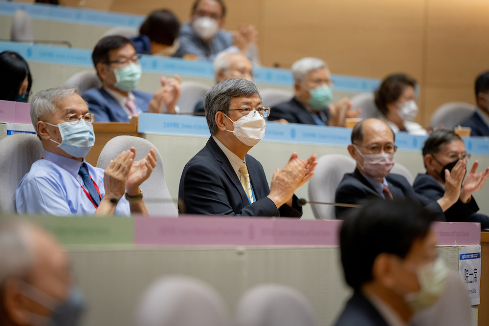 台北市等陳建仁?蔡英文低調 陳建仁對媒體回13個字 42 前副總統陳建仁4日出席中研院第34次院士會議開幕式,針對是否參選台北市長,低調回應。