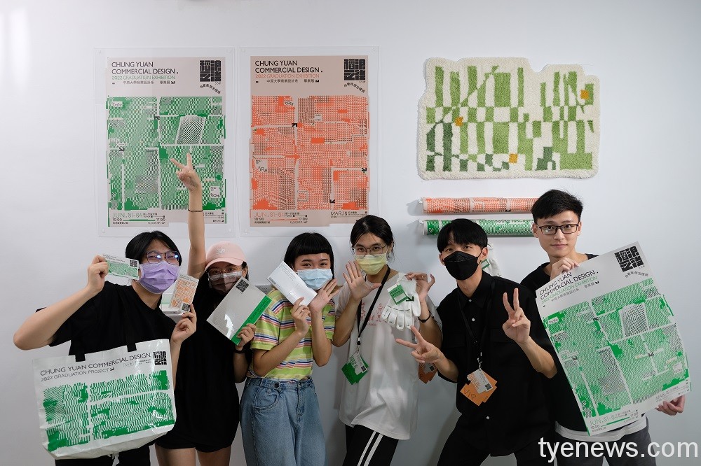 將標點符號擬人化!中原商設、室設系獲金點新秀設計獎肯定 24 1.用豐收的綠色和成熟橘色呈現稻田視覺,田中箭頭代表學生的多元選擇。