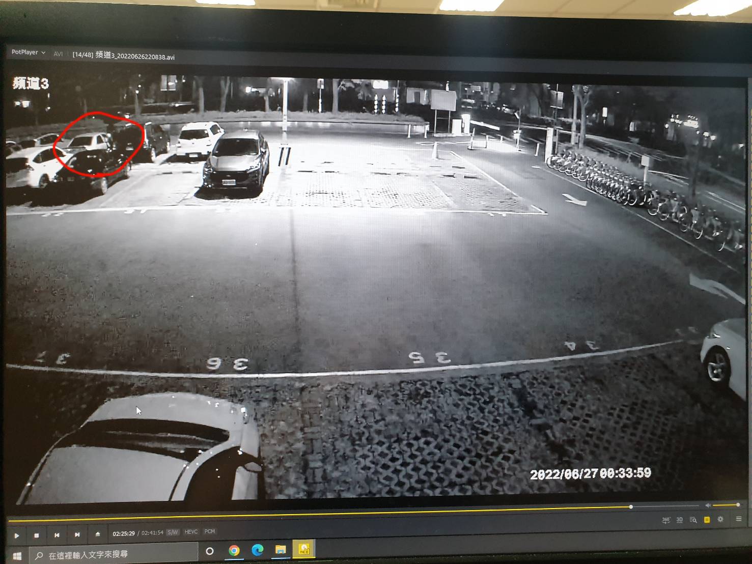 暗夜嫌鎖定停車場車輛行竊 警擴大調閱監視器積極追緝中
