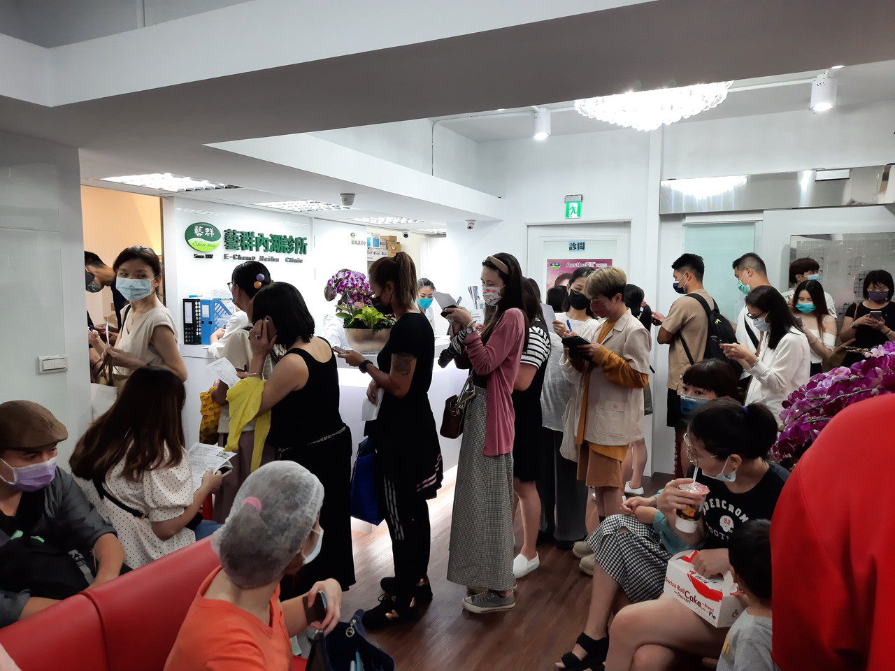 藝群醫美集團旗下有10家藝群診所與一家Dr.藝群保養品公司,診所分布在台北、台中...