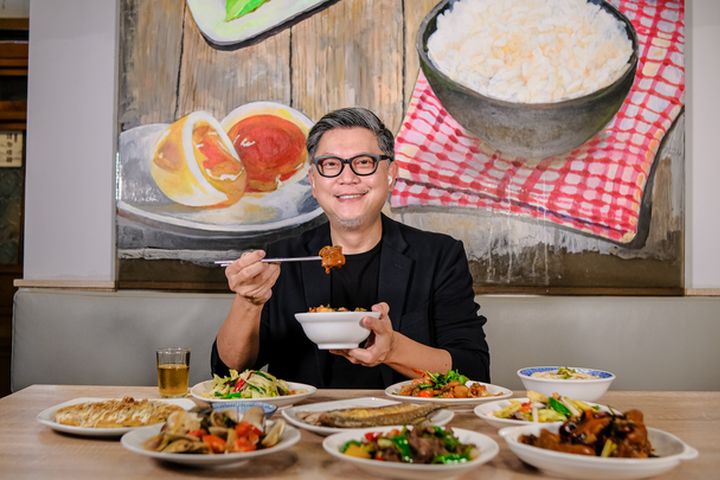 「高雄日嚐366」活動邀請美食旅遊專家-工頭堅擔任召集人。 圖:高雄市政府觀光局/提供