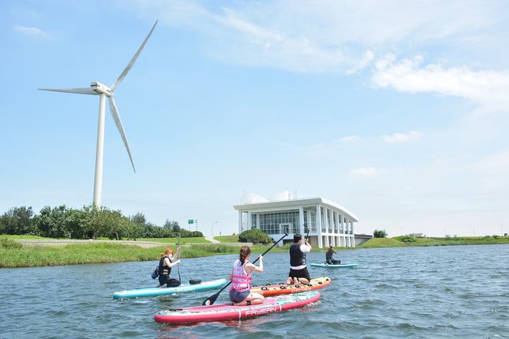 彰化縣伸港鄉慶安水道今夏舉辦一系列水上活動,提供消暑好選擇。 記者-王政/攝