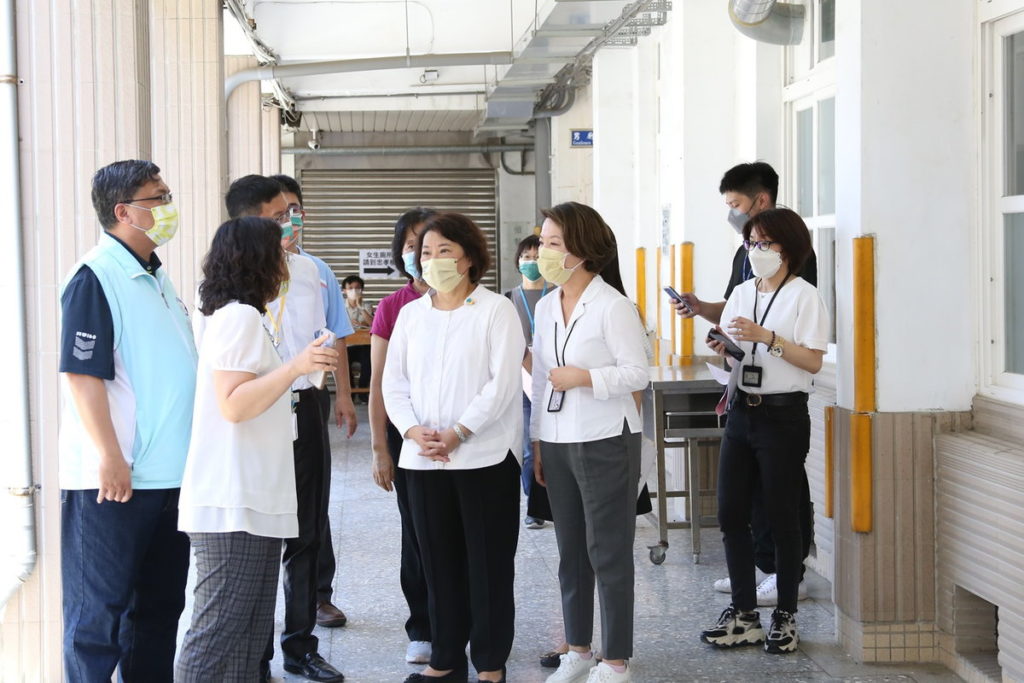 市長前往北興國中關心國小及幼兒園教師初試