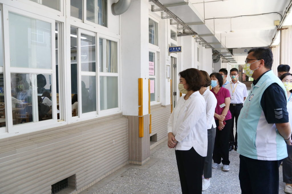 市長前往北興國中關心國小及幼兒園教師初試