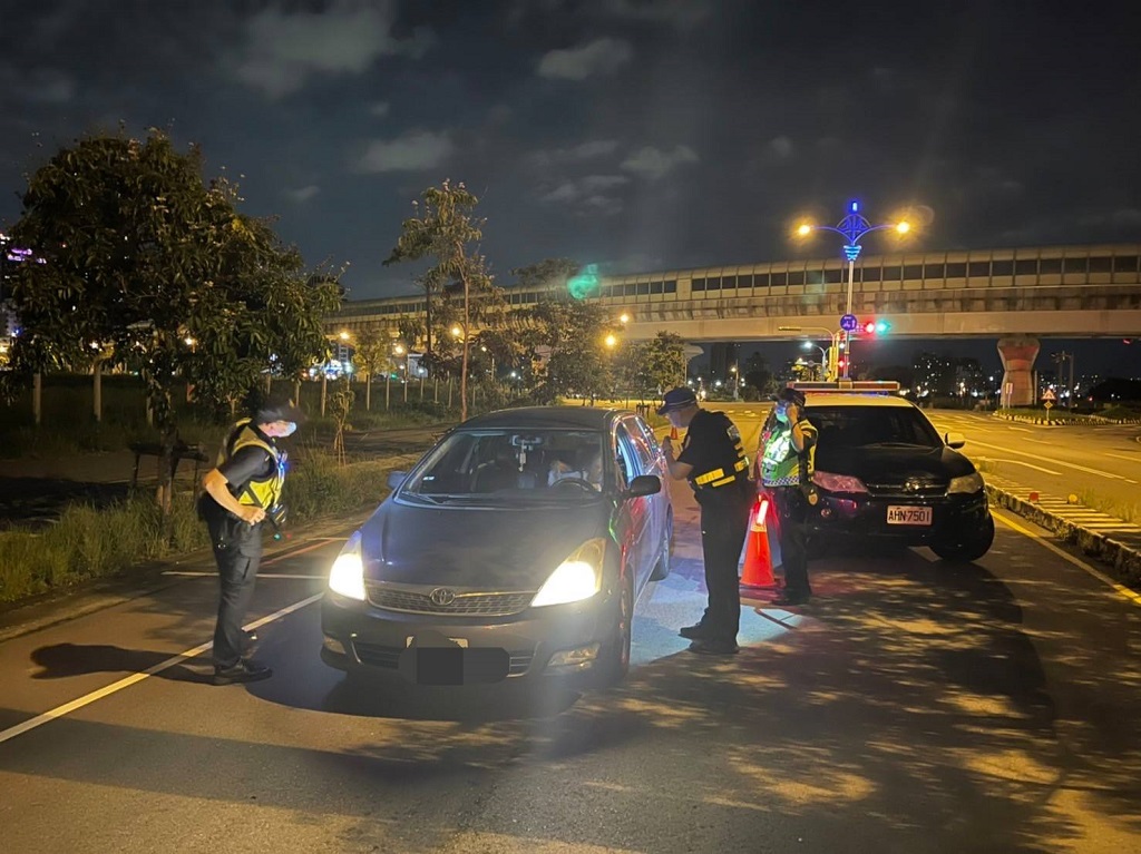圖片說明:中市警察局因應暑假來臨及宣導取締酒駕執法決心,期能有效遏止酒後駕車惡習。(記者澄石翻攝)