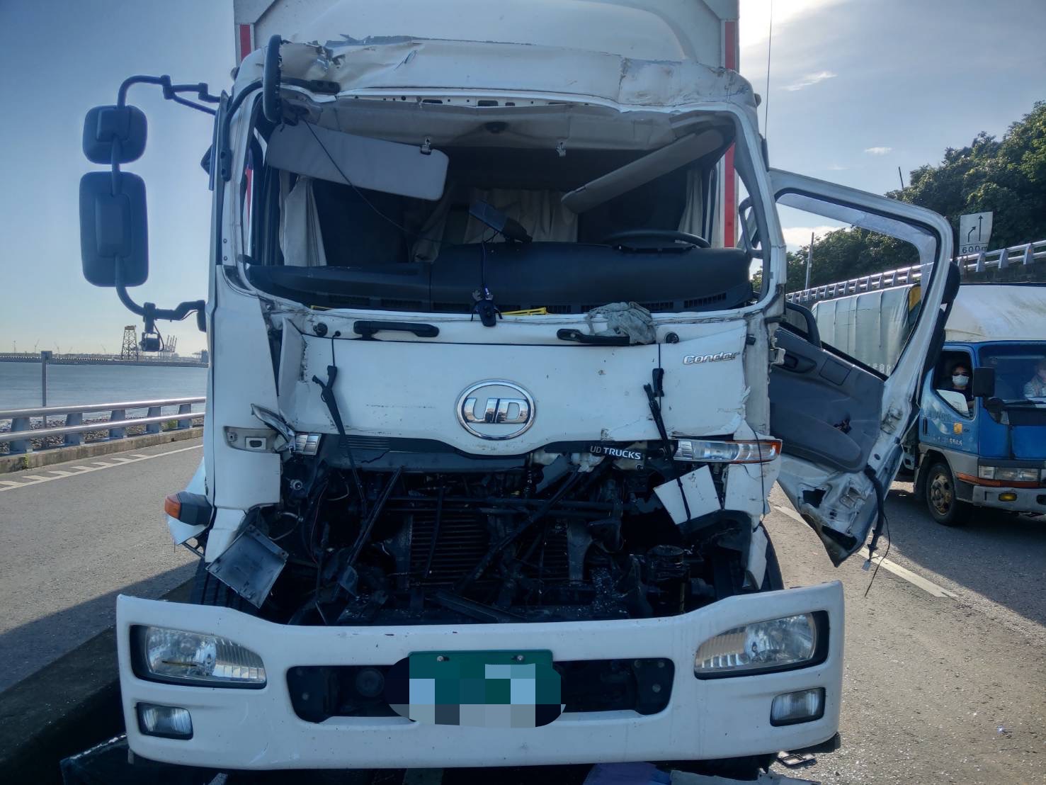 台61線大貨車追撞事故1人受傷 警火速馳援救助傷患疏導交通