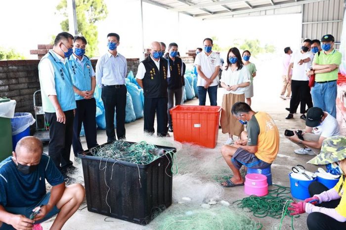 楊鎮浯視察新湖漁港 將完善廢棄漁網回收再利用