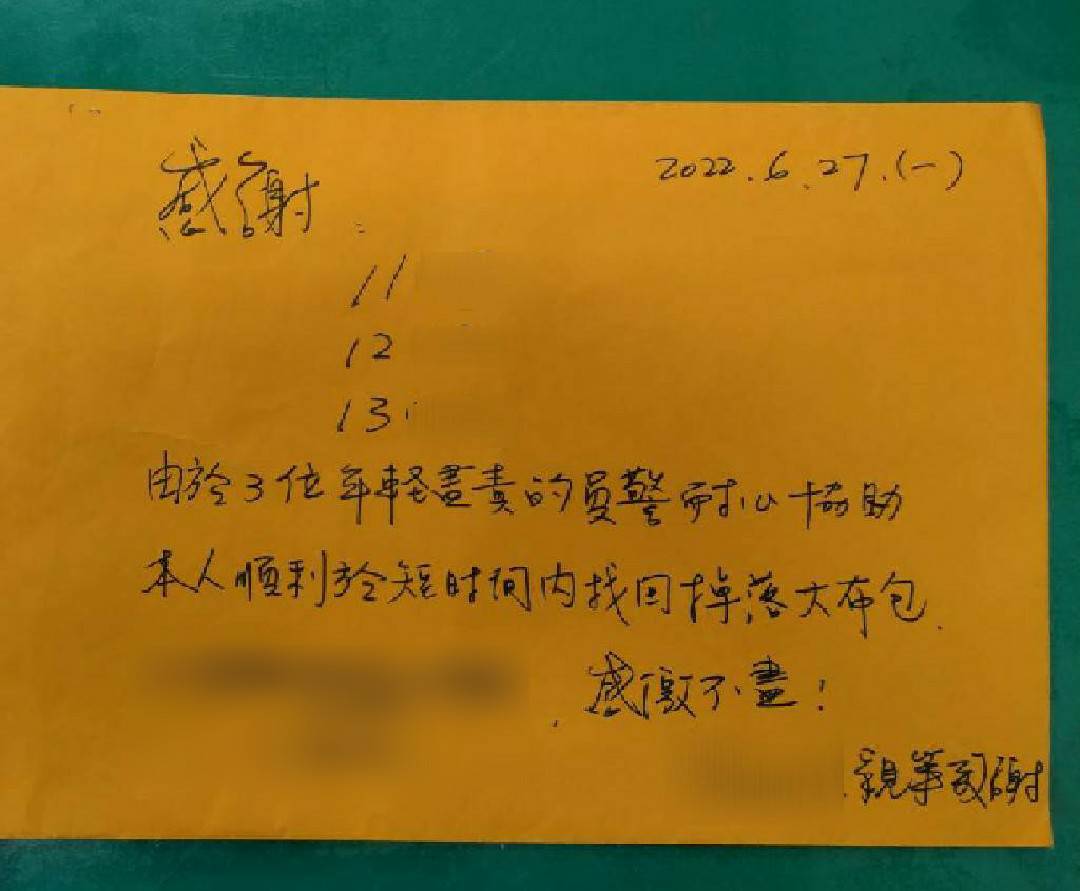 圖片說明:中市警一分局民權派出所,接獲民眾報案包包不見,警方獲報20分鐘內尋獲,民眾親筆寫信感謝。(記者謝榮浤翻攝)