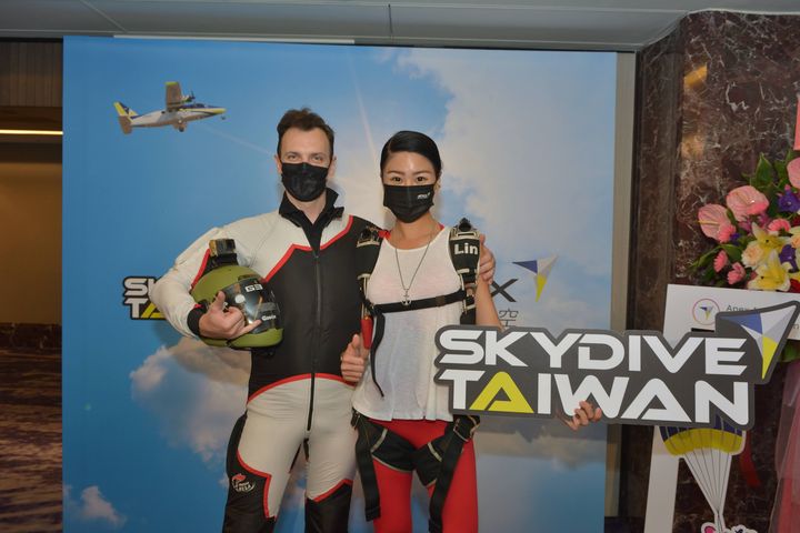 心臟比大顆!空中運動新里程碑 高空跳傘臺東熱血登場