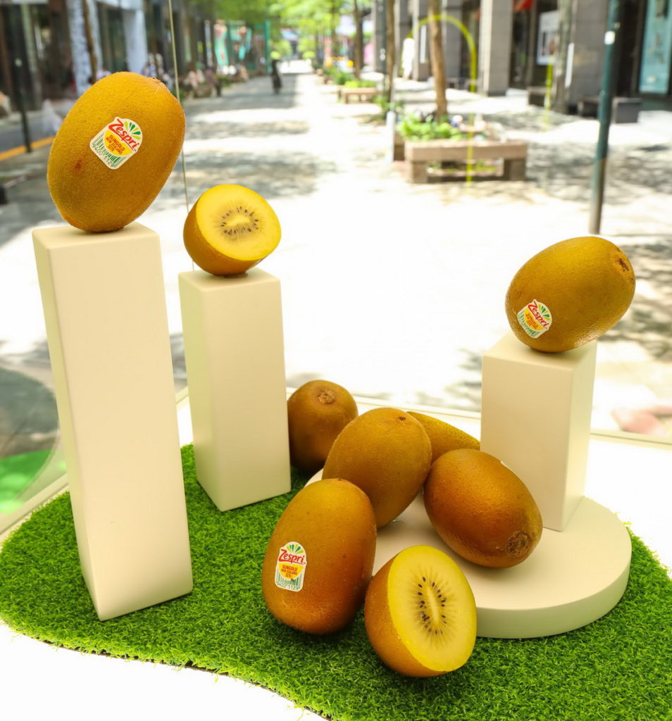 Zespri 陽光金圓頭蘊含維生素C，且口感清爽解膩，多汁爽口，大口享受無負擔！