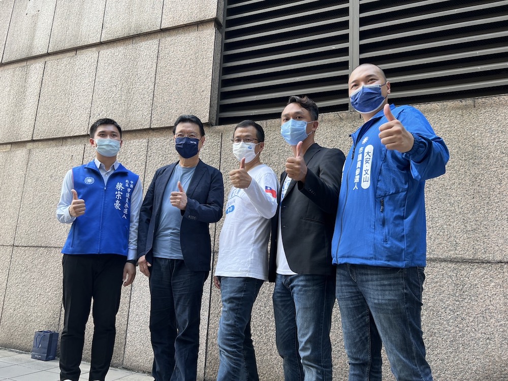 羅智強合體趙少康 推薦「強戰隊」新人 趙讚:比民進黨的優秀 38 前總統府副秘書長羅智強8日帶著曾擔任過其辦公室要職的新人,合體資深媒體人趙少康。