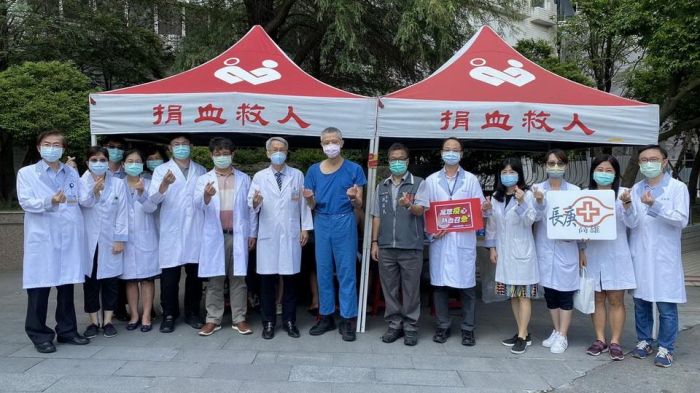 高雄長庚醫院成立36年最嚴重缺血 院長帶頭捐血呼籲民眾踴躍響應