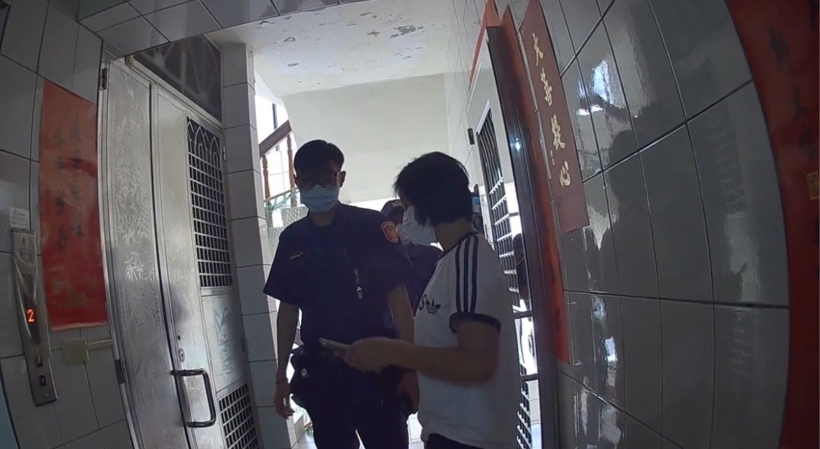 楊梅獨居婦中暑倒臥在家 鄰居報警救回一命 22 S 4218998