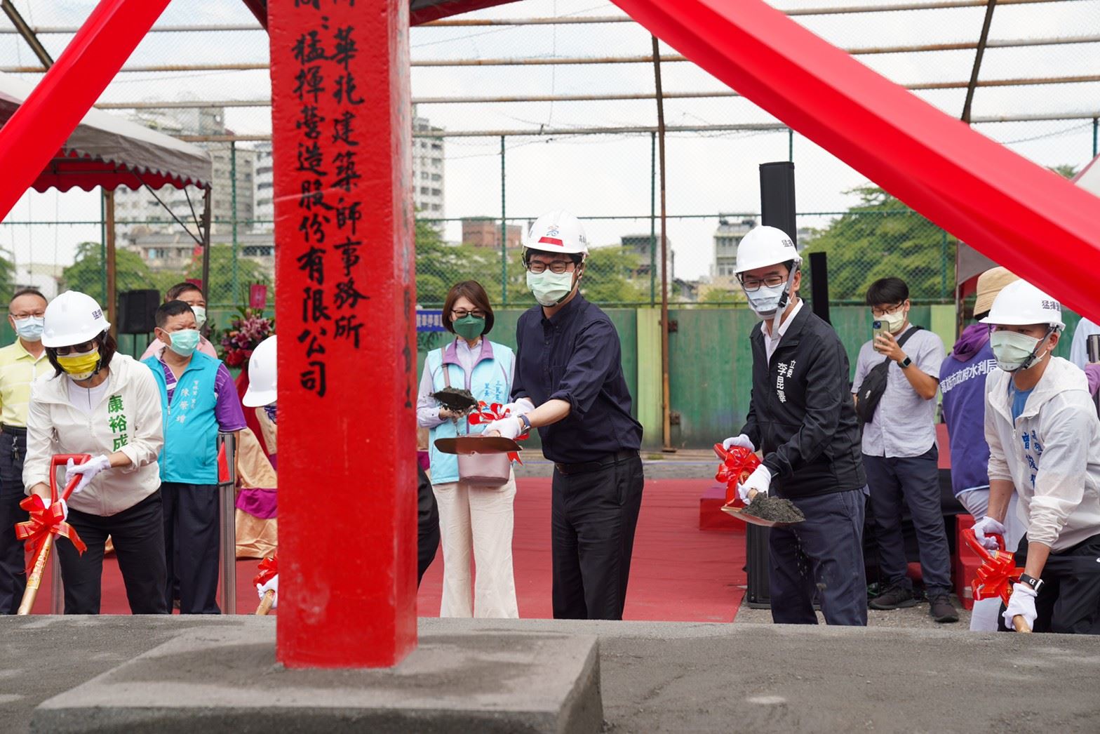 陳其邁主持三民運動中心開工動土 不分黨派民代出席齊推市政