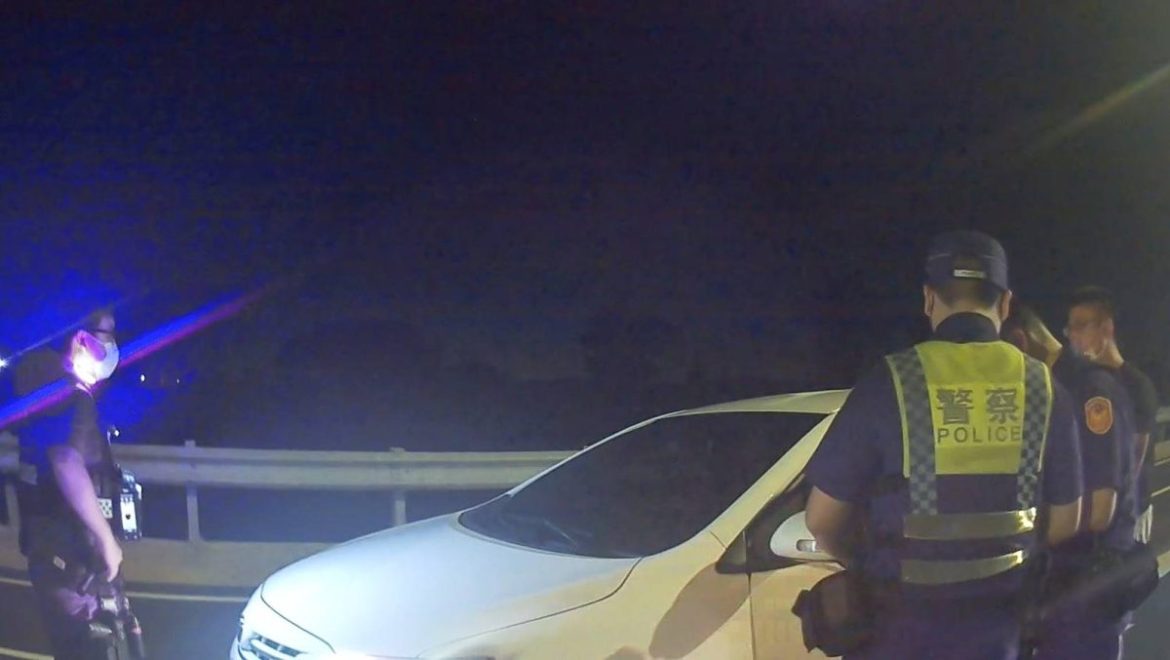 台15線改裝車聚集擾民 大園警鐵腕包圍攔查 21 155429 scaled