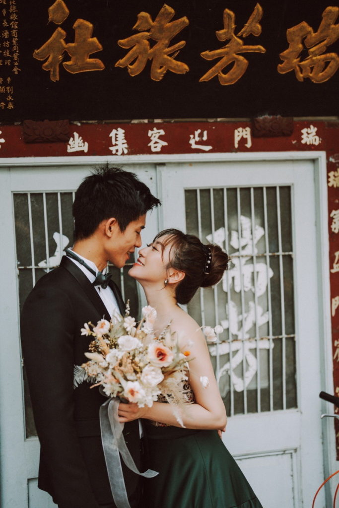 藝人蔡允潔與老公Fraser拍攝婚紗照