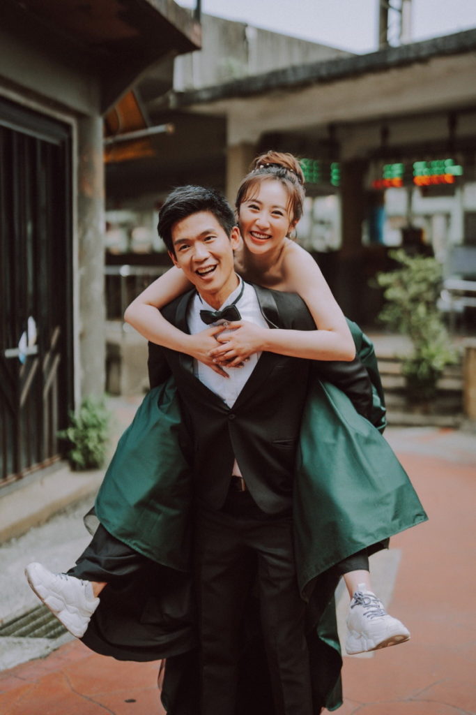 藝人蔡允潔與老公Fraser拍攝婚紗照