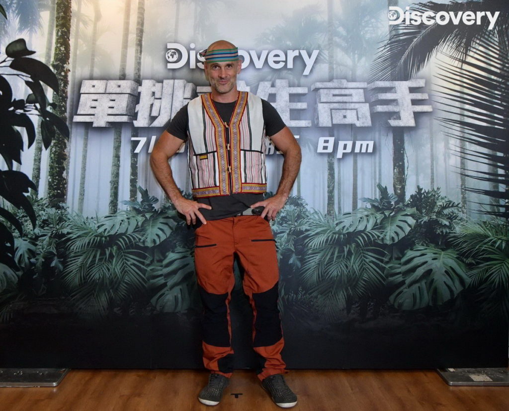 艾德著泰雅族服飾感謝