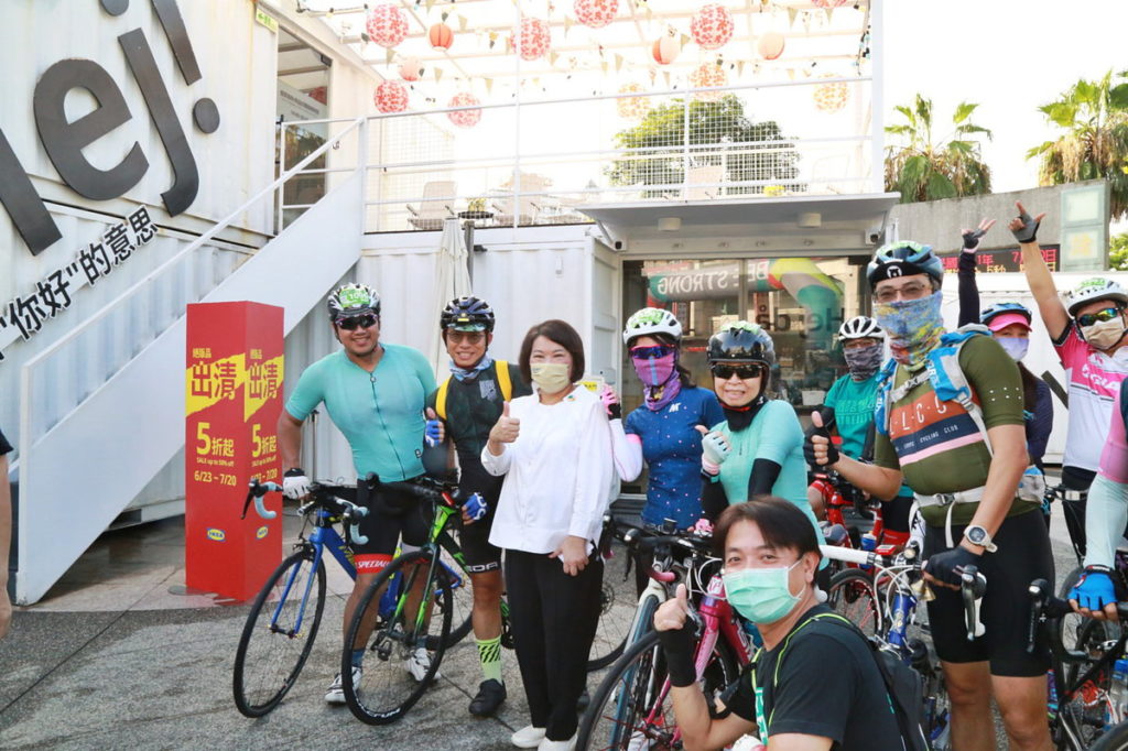 市長與車友合照