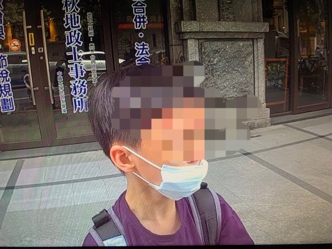 男童想媽媽路邊攔車求助 蘆警順利安撫協助返家 12 S 226074627