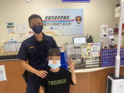 男童想媽媽路邊攔車求助 蘆警順利安撫協助返家 13 S 226082818