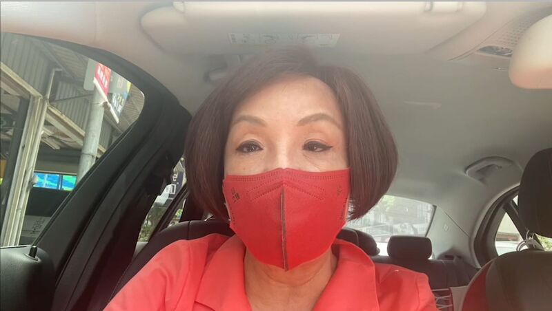 漾新聞|影》藍營母雞確診小雞關心 童燕珍:柯志恩努力我們都看見