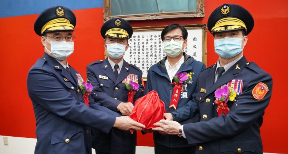 市警局新卸任局長交接 陳其邁期勉落實治安工作保護市民安全