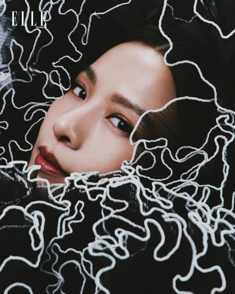 禮服(NOIR KEI NINOMIYA)。照片轉載自「《ELLE》國際中文版雜誌」
