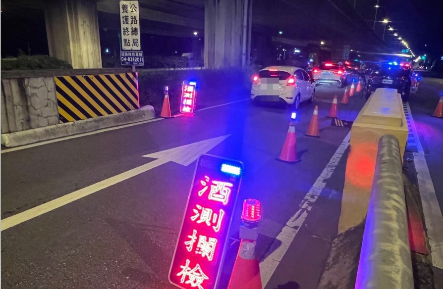▲台中市與彰化縣警察局同步實施台74線封閉式路檢 (圖/台中市警察局 提供)