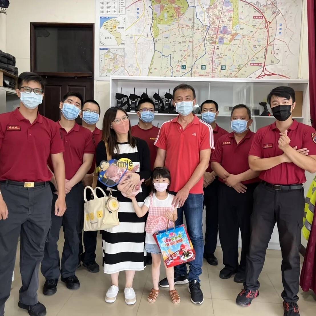 機率僅8萬分之1!八德產婦救護車上急產 女嬰竟裹羊膜出生 16 AA5D9A4D 5687 4797 987D E910416096E6
