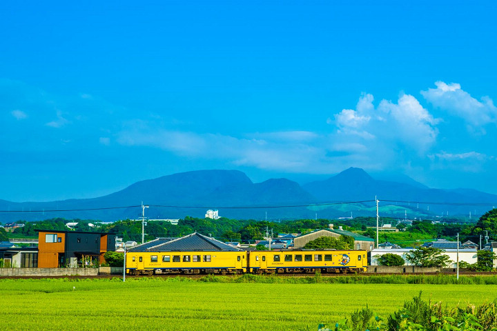 長崎縣的島原鐵道沿線風景優美,吸引許多企業前來拍攝廣告。 圖:長崎縣觀光連盟/提供