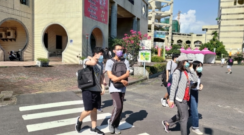 漾新聞|大學分測第二天 高雄考生認歷史地理難易適中 公民時事題多中偏難