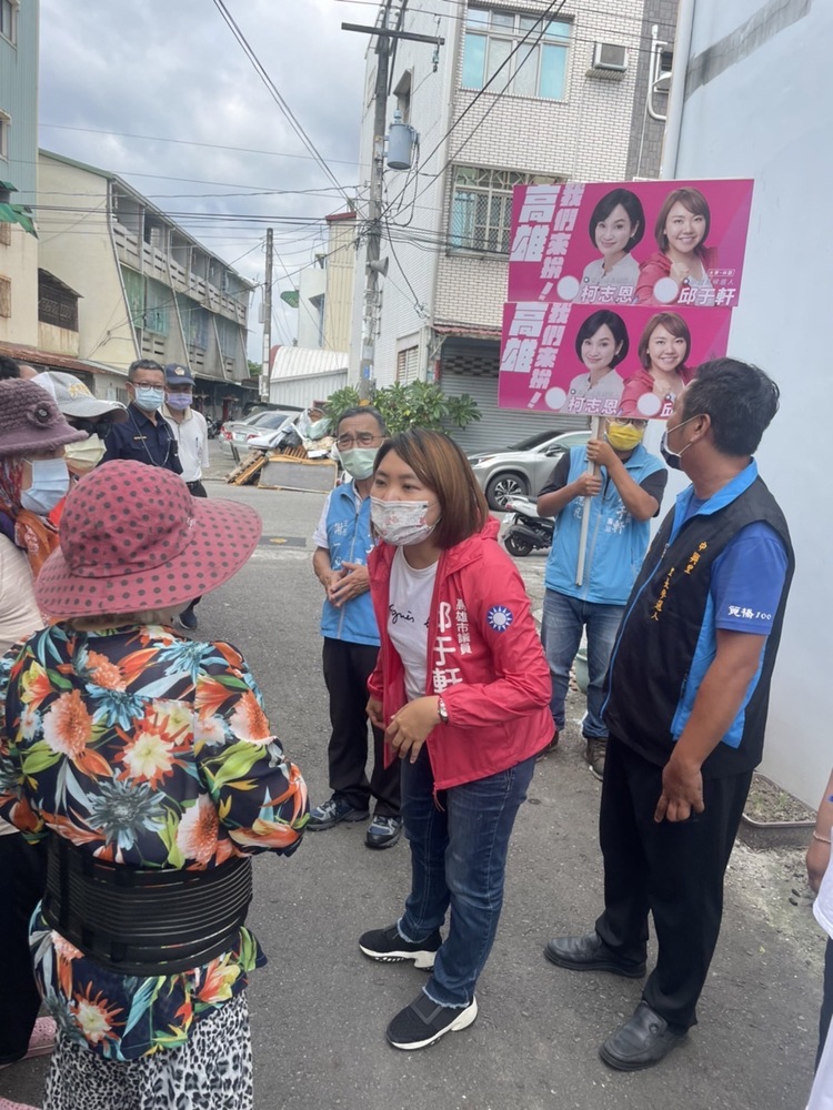 漾新聞|「母雞確診,小雞代勞!」邱于軒化身「柯志恩分身」拜票