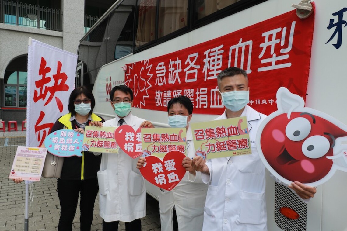 慈濟同仁挽袖捐血 越南照服員姊妹首捐獻臺灣