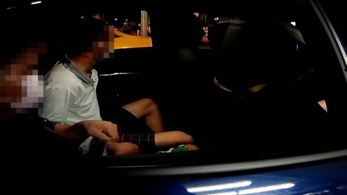 【有片】Uber司機路邊違停 員警勸導意外逮失聯移工 21 S 108544006 scaled