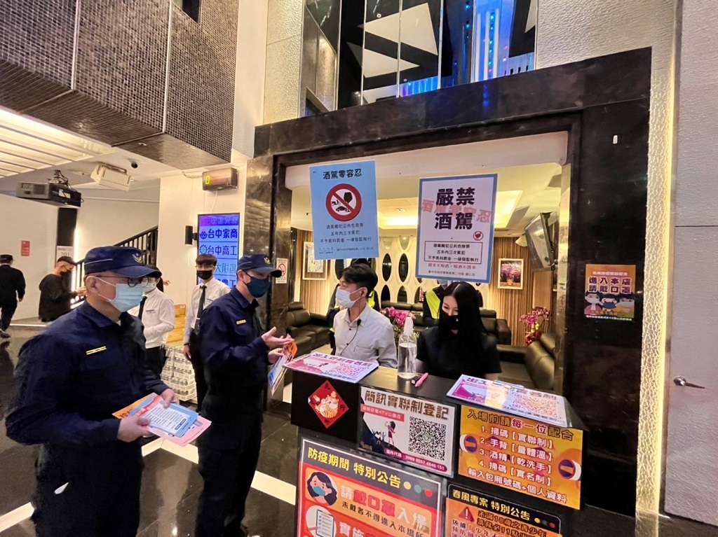 圖片說明:中警二分局取締酒駕案件不手軟,年度迄今已取締427件,居全警局之冠。(記者謝榮浤翻攝)
