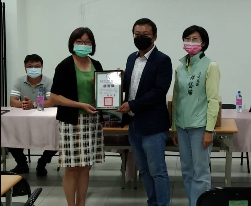 漾新聞|永芯生技捐贈六千劑防疫快篩劑協助林園區三級學校防疫